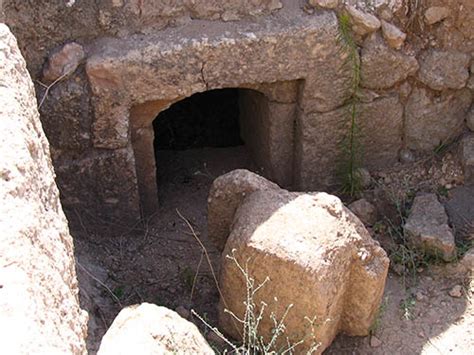 How Was Jesus’ Tomb Sealed? - Biblical Archaeology Society