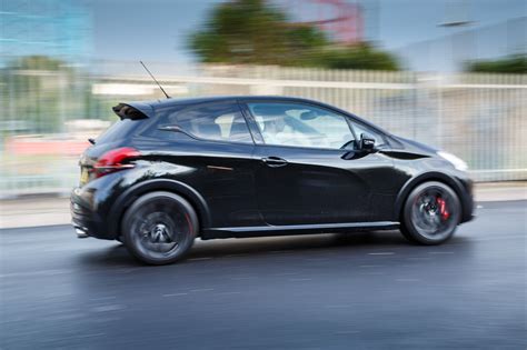 Top 5 Things About The Peugeot 208 GTi By Peugeot Sport - Hot Hatch!