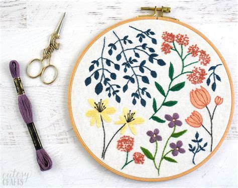 Free Flower Embroidery Pattern - Cutesy Crafts