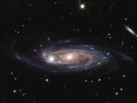 NASA's Hubble surveys gigantic galaxy