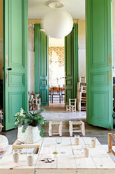 decordemon: Bohemian atmosphere in a renovated castle in France