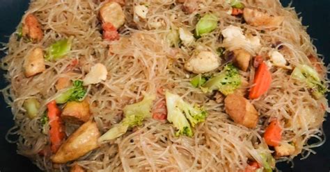 Holiday Rice Noodle Stir Fry | Pancit Bihon | Filipino Pansit Special ...