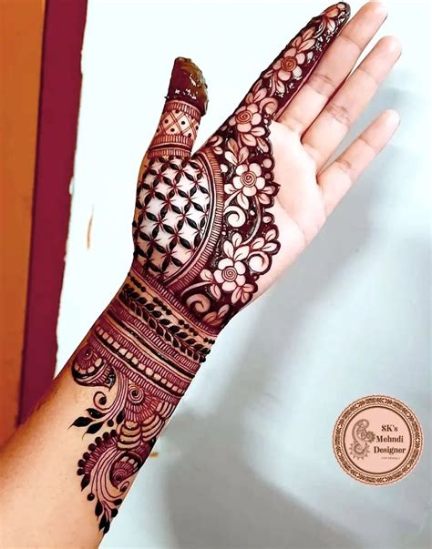 simple mehndi design - ShaadiWish