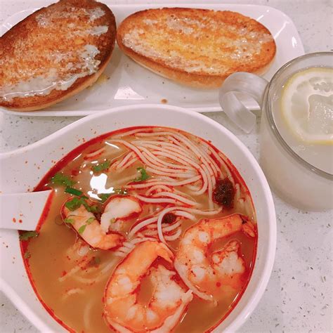 Mala soup noodles with king prawns.... Prawn, Thai Red Curry, Noodles ...