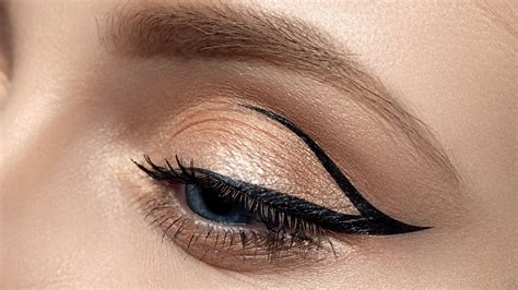 Get The Perfect Winged Eyeliner With This TikTok Makeup Tip