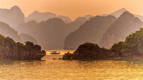 Halong Bay Wallpapers - Top Free Halong Bay Backgrounds - WallpaperAccess