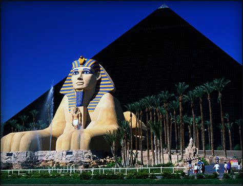 Las Vegas Holiday: Luxor Las Vegas First Pyramid Hotel