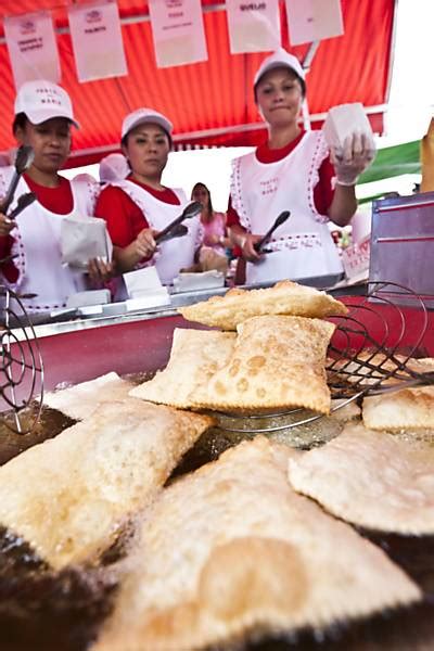 Pastel de feira - 26/04/2018 - Guia - Fotografia - Folha de S.Paulo