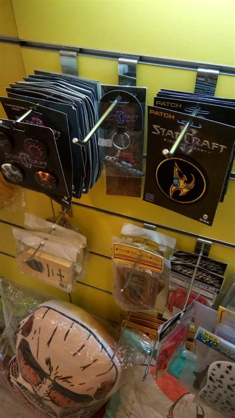 Found these cool keychains in Singapore : r/starcraft