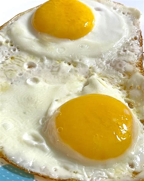 Sunny Side Up Eggs (Vs Over Easy Eggs)