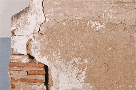 Old Wall with Large Crack and Peeling Plaster Stock Photo - Image of antique, crack: 266093062