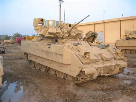 Bradley M2A3 IFV armoured infantry fighting vehicle pictures