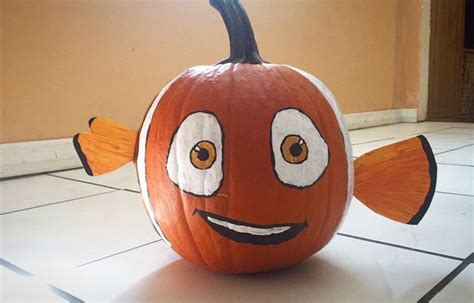 Pumpkin painting Disney theme, Nemo from Finding Nemo | Painted pumpkins, Halloween pumpkin ...