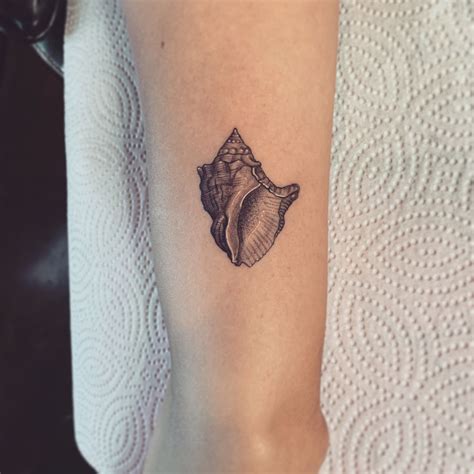 Discover more than 66 conch shell tattoo latest - thtantai2