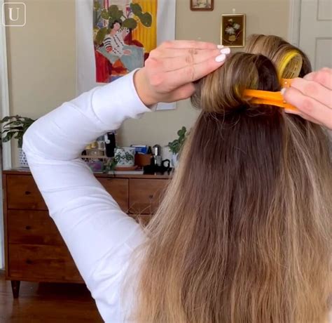 How to Use Velcro Hair Rollers to Get Voluminous, Bouncy Curls | Upstyle