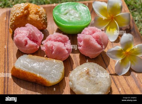 Kue mangkok hi-res stock photography and images - Alamy