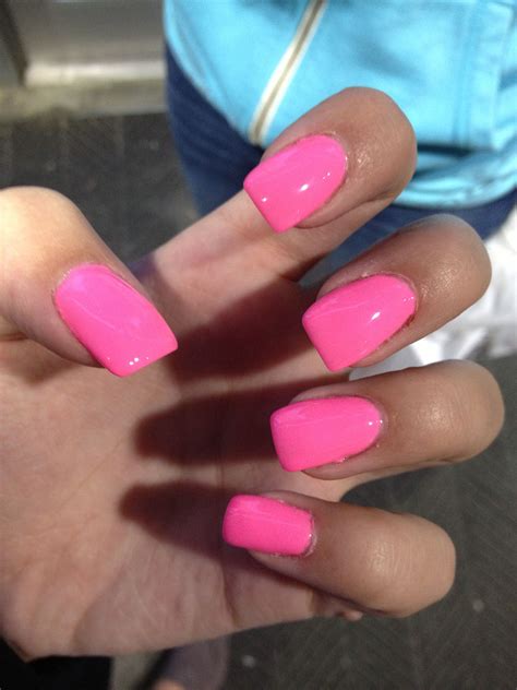 Bright Pink Nails Short - animaisdebem