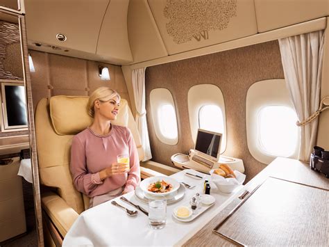 Boeing 777 Emirates First Class - Boeing 777-300er Emirates Private Suite First Class Seat ...