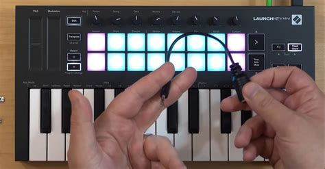 Novation LaunchKey MINI MK3 Review & Demo – Synthtopia