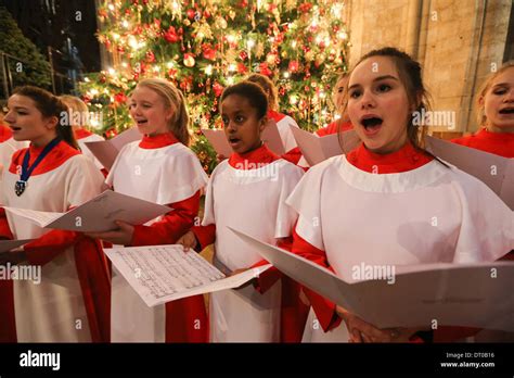 Choir christmas hi-res stock photography and images - Alamy