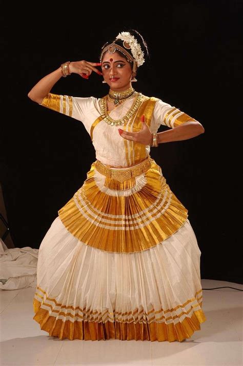 Mohiniyattam: An Enchanting Dance Form of Kerala | Troper Tours