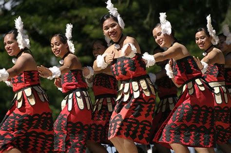 Tauolunga one of Tonga's traditional dances perform by Tongan virgin ...