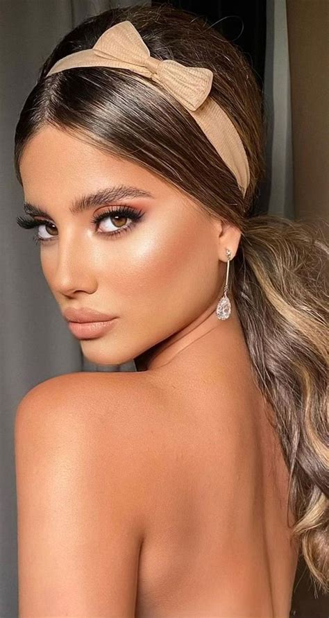 Soft glam makeup ideas : Glowing Brown Bronze Makeup look