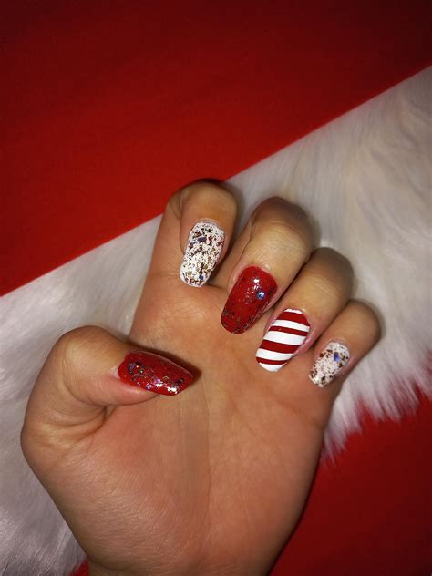 Candy cane nails! : r/Nails