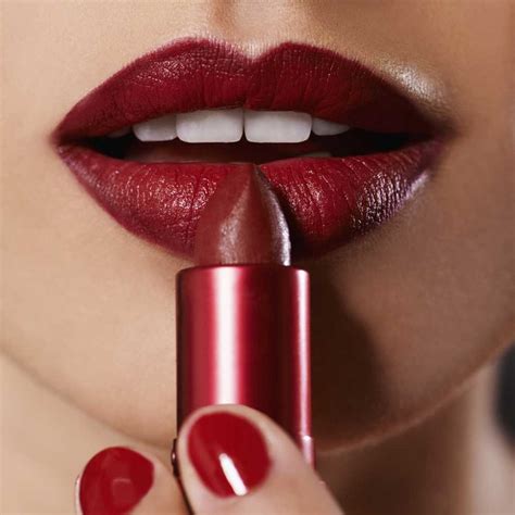 How to Wear Red Lipstick the Right Way - Pretty Designs