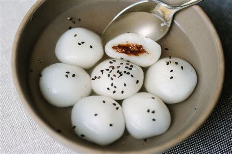 Recipe: Sweet Sticky Rice Balls in Soup (Yin-Yang Tong Yuan) | The Kitchn