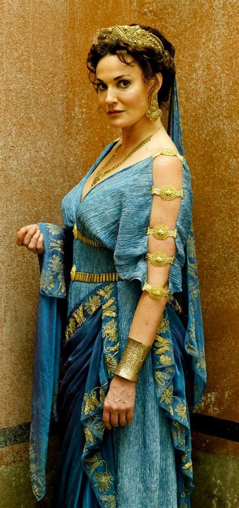 Roman Woman Garb - no idea on accuracy but I like all the jewelry blending | Roman fashion ...