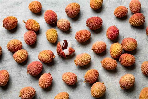 How To Peel and Eat Lychee