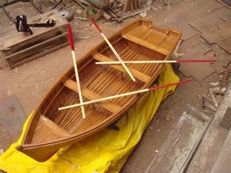 Manual Wooden Teak Wood Boat, Seating Capacity: 4 Person, Size/Dimension: 14 Feet at Rs 500000 ...