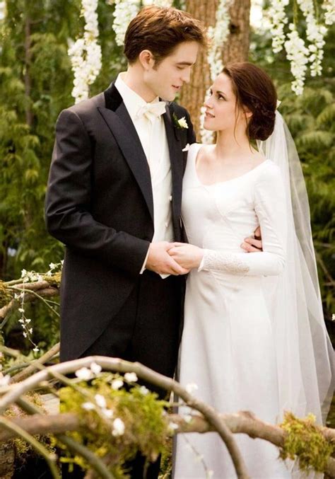 First Photos of Bella's Breaking Dawn Wedding Dress! | BridalGuide