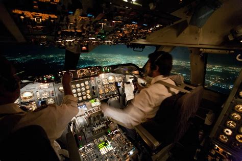 Inside a 747 landing at night cockpit view - MyConfinedSpace