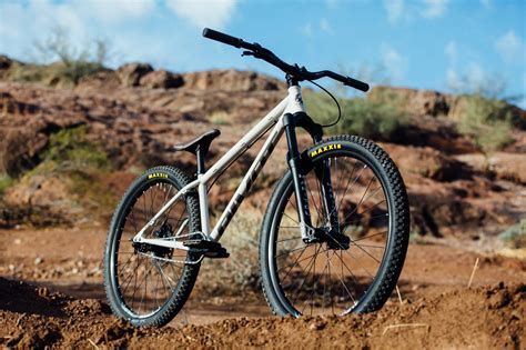 Pivot Cycles Updates the Point 26" Steel Dirt Jump Frame for Geared or ...