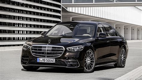 2021 Mercedes-Benz S-Class Plug-in-Hybrid (Color: Onyx Black) - Front Three-Quarter | Caricos