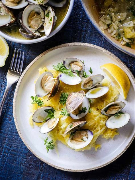 Wine-Free Steamed Clams (Whole30, Paleo, Keto) - The Sophisticated Caveman®