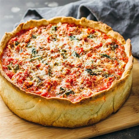 Chicago deep dish pizza with spinach - Savory Tooth