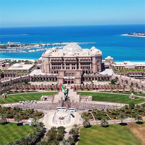 Emirates Palace Hotel in Abu Dhabi - One of the most famous Hotels