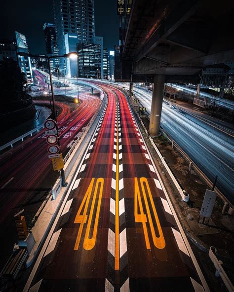 Vibrant Photos Capture the Energy of Tokyo Nightlife