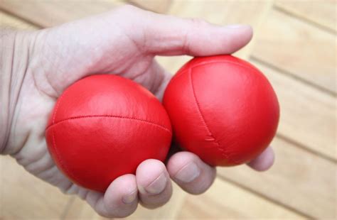 Why Are My Balls Red and Itchy? | StudioKnow