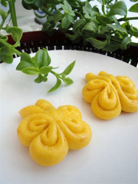 Pumpkin butterfly buns recipe