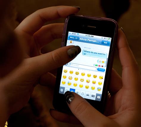 Emoji in iPhones Signals a Shot at Mainstream Success - The New York Times