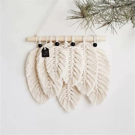 Macrame Feathers – Basic Outline Interiors