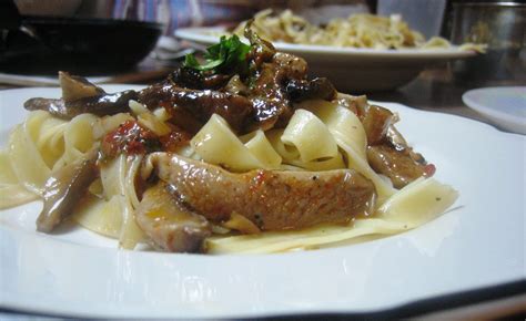 LA CASA E IL GIARDINO: FETTUCCINE WITH MUSHROOMS (Fettuccine con Funghi)