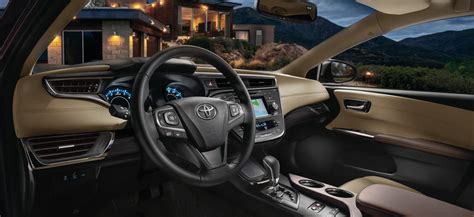 Take a Tour of the 2017 Toyota Avalon’s Spacious Interior