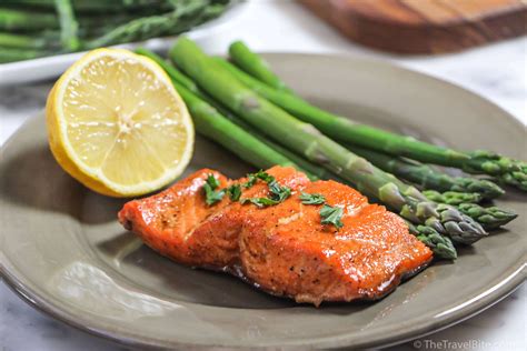 Maple Glazed Sockeye Salmon – The Travel Bite