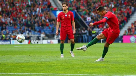 WATCH: Cristiano Ronaldo scores blistering free-kick for Portugal - Eurosport