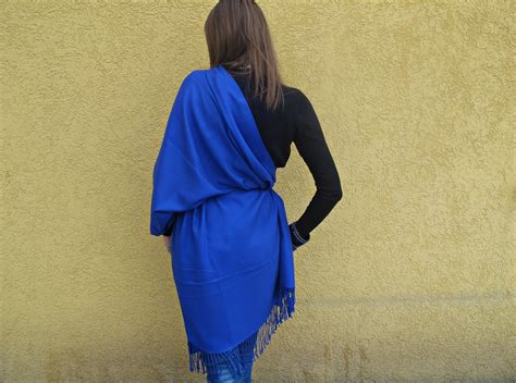 Powder Blue: How to wear your pashmina scarf...